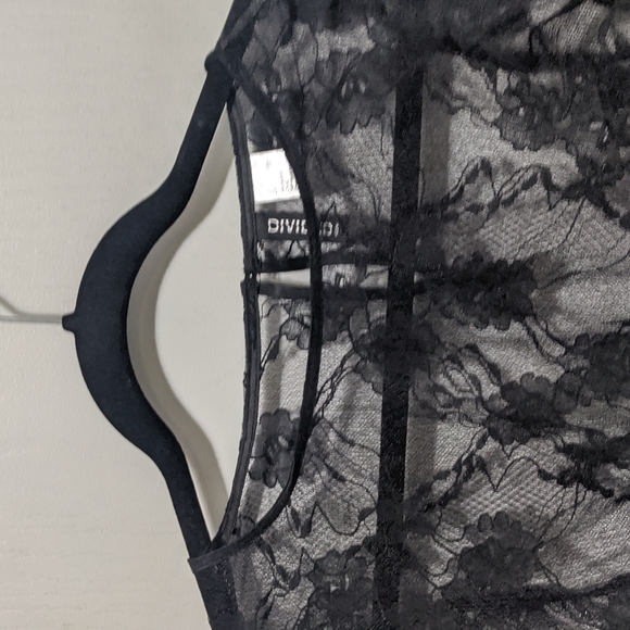 Divided black sheer top - Picture 2 of 2